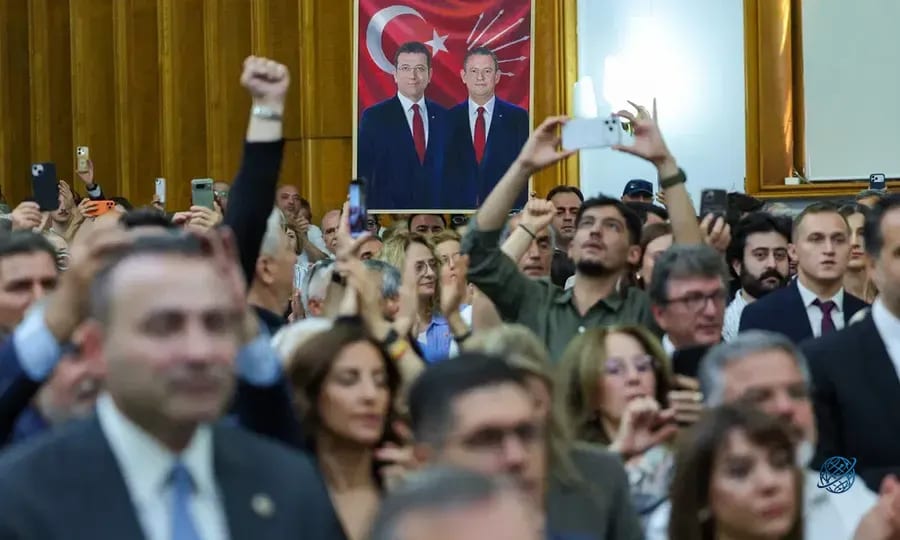 ‘Yeni Parti’ için düğmeye basıldı, resmen ilan edildi: İşte Özgür Özel’in yanında olan isimler!