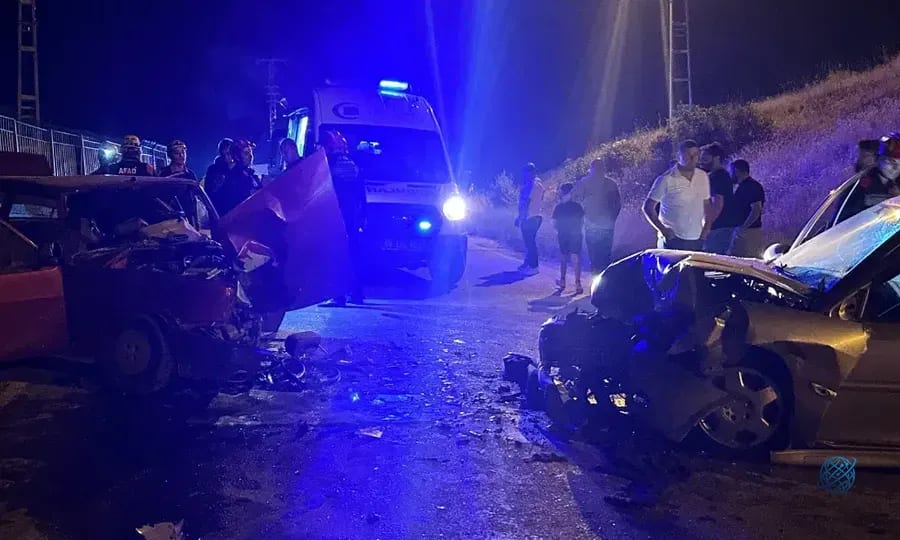 Sivas'ta iki otomobil çarpıştı: Yaralılar var