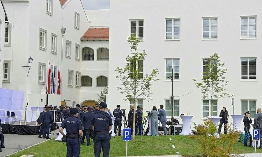 Avusturya, Hitler'in doğduğu evi neoNazi ziyaretlerini engellemek için polis karakoluna dönüştürdü
