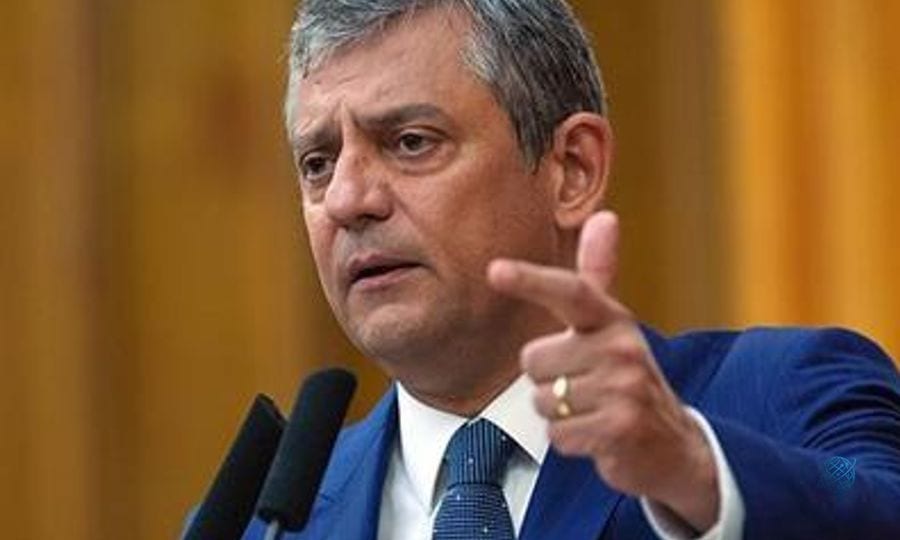 Son dakika.. Özgür Özel: Vakti gelmiş bir vedanın hüznüyle kürsüye çıktım