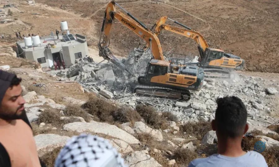 İsrail ordusu, işgal altındaki Batı Şeria'da Filistinlilere ait bir evi yıktı