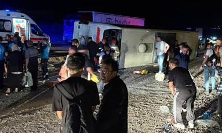 Kırıkkale'de yolcu otobüsü şarampole devrildi: 29 yaralı