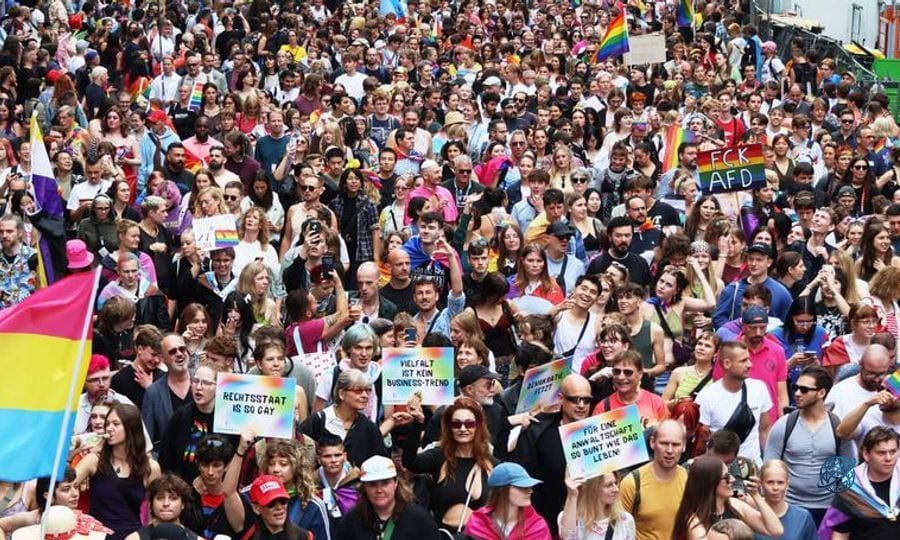 Berlin'de Onur Yürüyüşü: Queer bireylere baskı artıyor