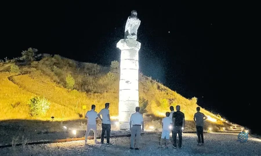 Kraliçeler Mezarlığı’nda gece yürüyüşü