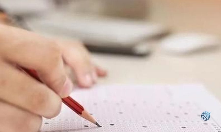 Bakan Bayraktar duyurdu! YKS’ye giren gençlere enerji bursu