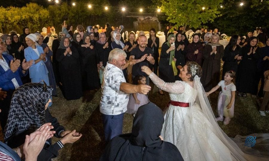 Merve'nin gelinlik hayali için tüm ilçe seferber oldu