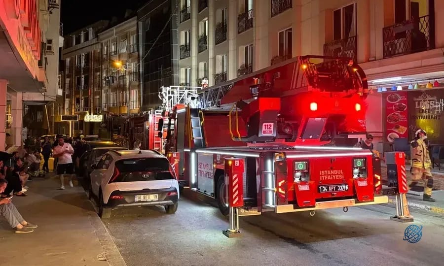 Esenyurt'ta otelde korkutan yangın: Mahsur kalanlar merdivenle kurtarıldı