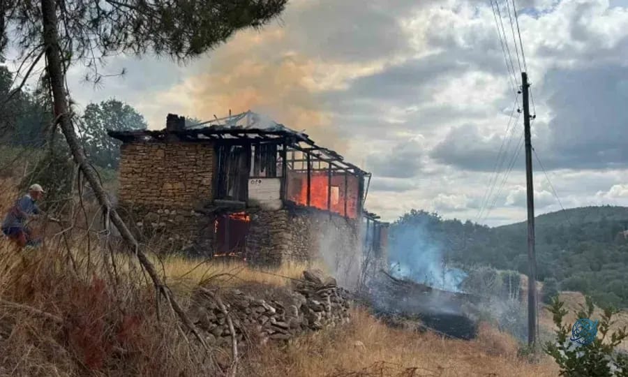 Manisa'da ahırda çıkan yangın büyümeden söndürüldü