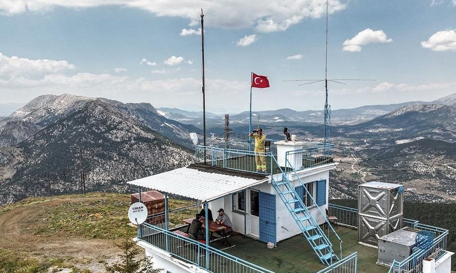 19 yıldır tek bir ağacın bile yanmaması için nöbet tutuyor