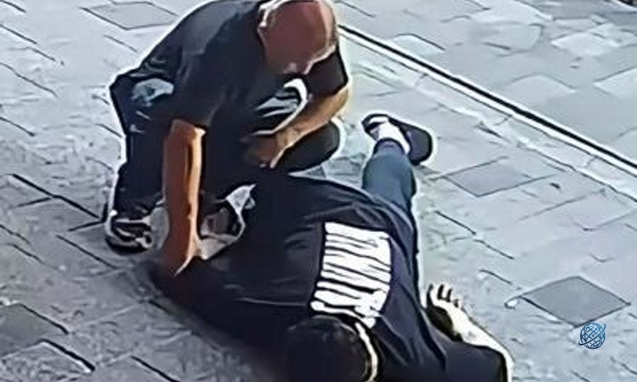 Fethiye'de vicdan sızlatan olay! Fenalaşıp yere yığılan gencin parasını çaldı