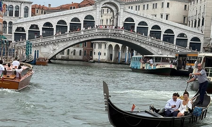 Az turistin tanıdığı Venedik: Şafakta koşu, kendi maskeni yapmak