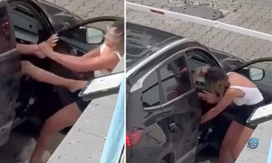 Kadıköy'de inanılmaz görüntü: Birbirlerinin saçlarını çekip tekme attılar!