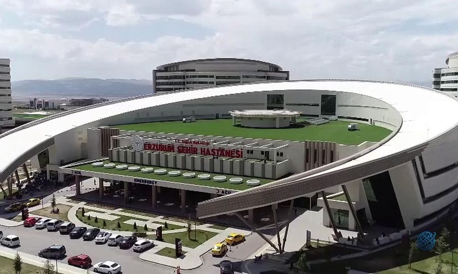 Erzurum Şehir Hastanesi'nde canlı yayında kolon ameliyatı yapıldı