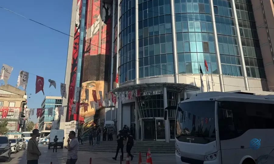 İzmit Belediyesi’ne rüşvet ve yolsuzluk operasyonu: Başkan Fatma Kaplan Hürriyet dahil 31 gözaltı kararı