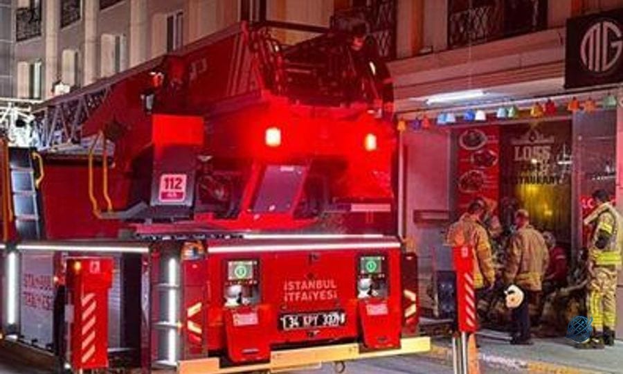 Esenyurt'ta otel yangını; mahsur kalanlar merdivenle tahliye edildi
