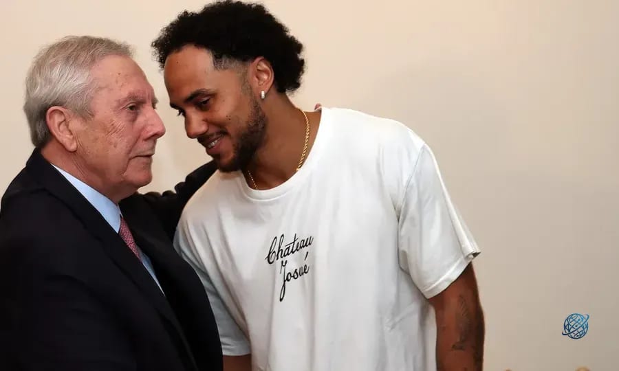 Shane Larkin, Aziz Yıldırım ile bir araya geldi
