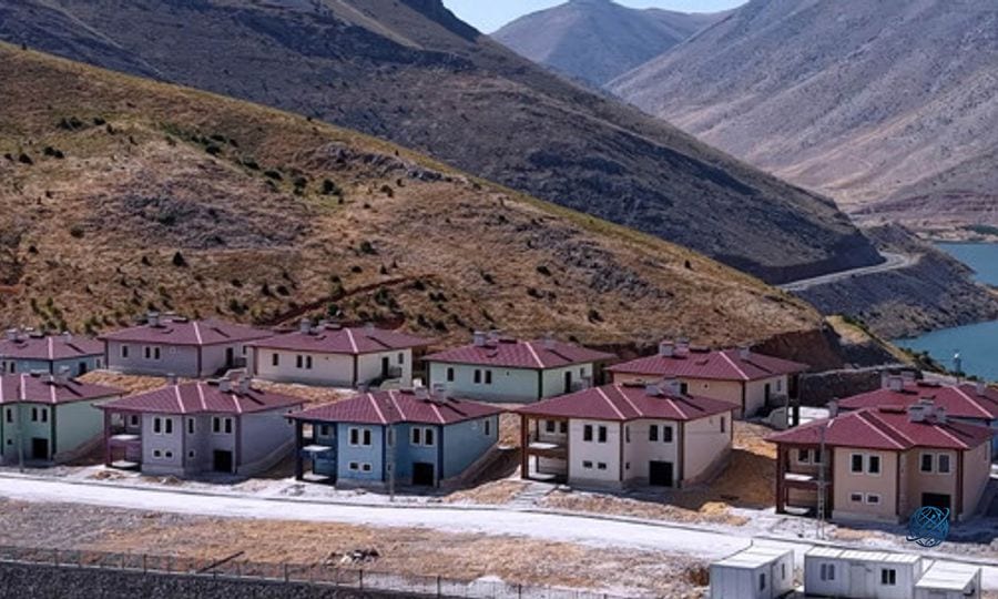 Bakan Kurum, Adıyaman'da inşa edilen köy evlerini paylaştı