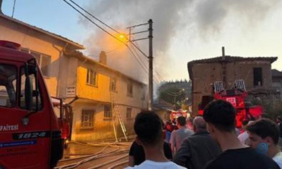 Bursa'da 2 katlı evi alevler sardı! 30 yaşındaki gençten acı haber