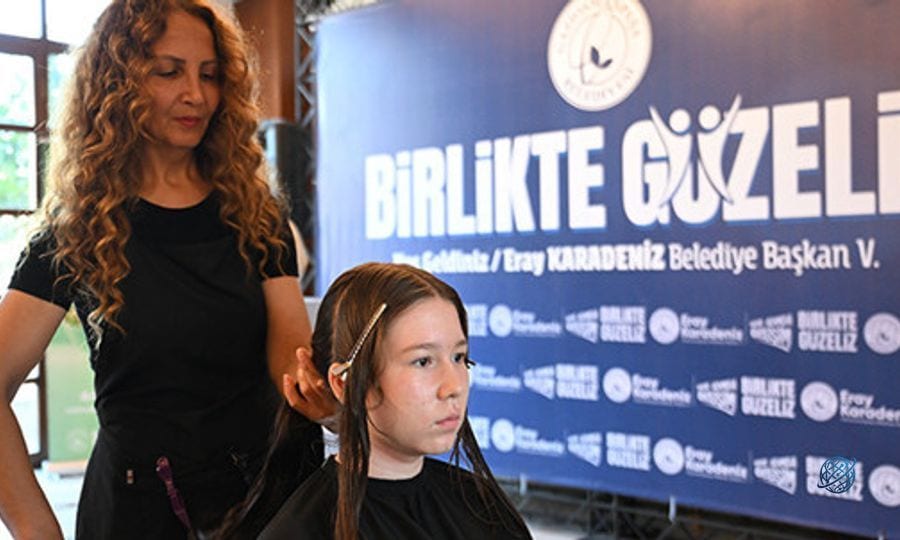 Gaziosmanpaşa Belediyesi'nin 'Birlikte Güzeliz' projesi çocuklarla gönüllü kuaförleri bir araya getirdi