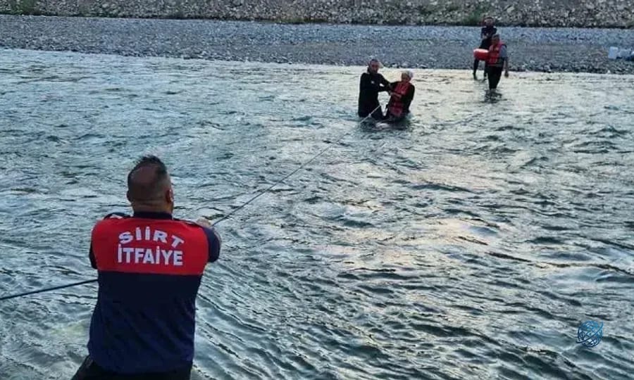 Siirt’te çayda mahsur kalan sekiz kişi kurtarıldı