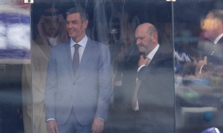 Yaklaşık 2 yıllık diplomatik gerilimin ardından Trump ve Sanchez Dünya Kupası finalinde buluştu