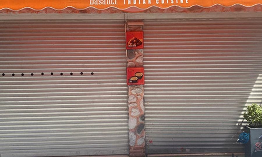 Fatih'te mühürlü dükkandaki kötü kokunun altından bozuk gıda ve kedi ölüleri çıktı