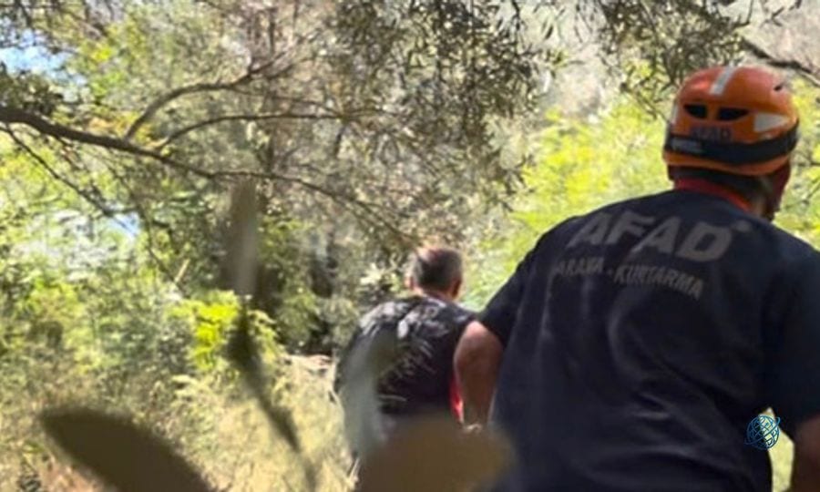 10 metrelik duvardan düşen kadın, yardıma gelen polisleri görünce ormana kaçtı