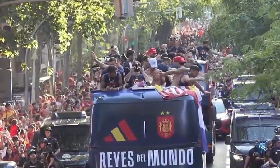 Madrid'de bir milyondan fazla taraftar dünya şampiyonlarını karşıladı