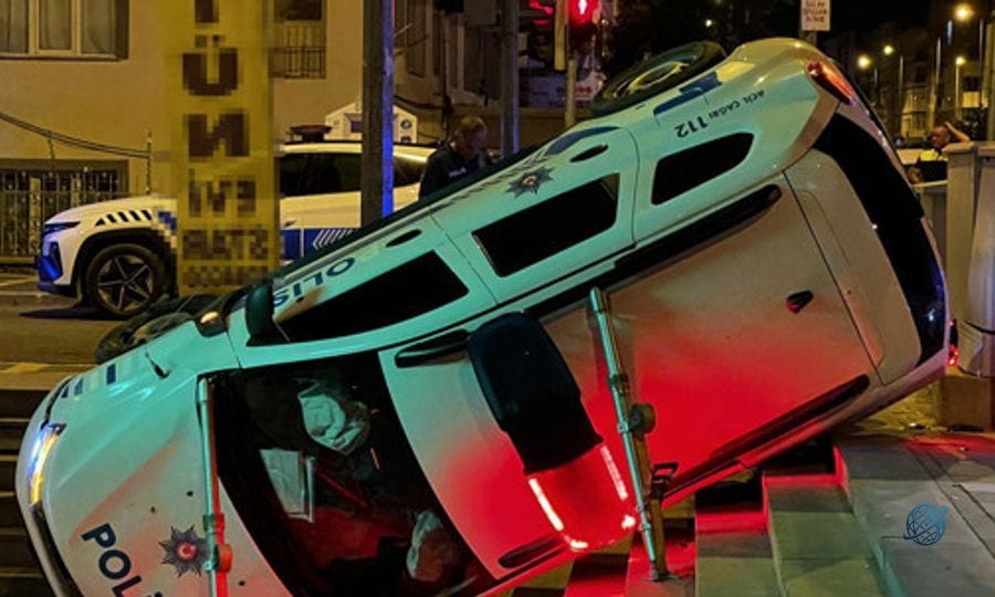 Kayseri’de otomobil ile çarpışan polis aracı devrildi: 3 yaralı