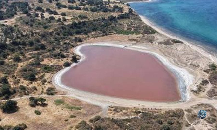 Aylar sonra yeniden pembe oldu! Türkiye'nin kalp şeklindeki gölü görenleri büyülüyor