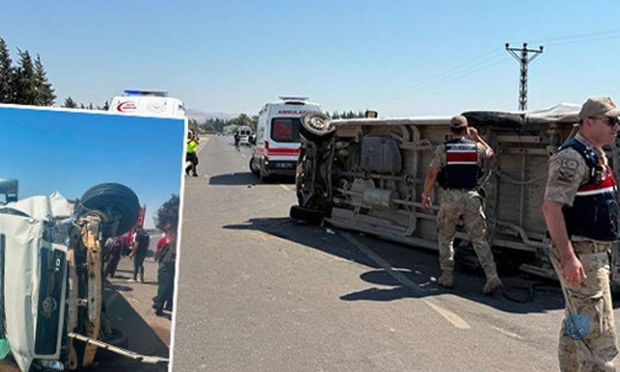 Hatay'da tarım işçilerini taşıyan minibüs devrildi: 5 kişi yaralandı