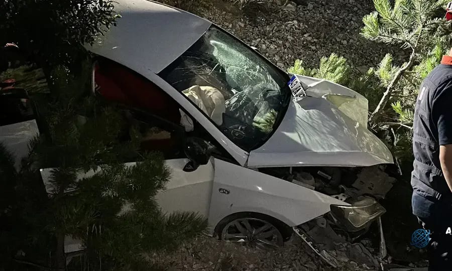 Motosiklet ile çarpıştı, şarampole savruldu: 5 kişi yaralandı