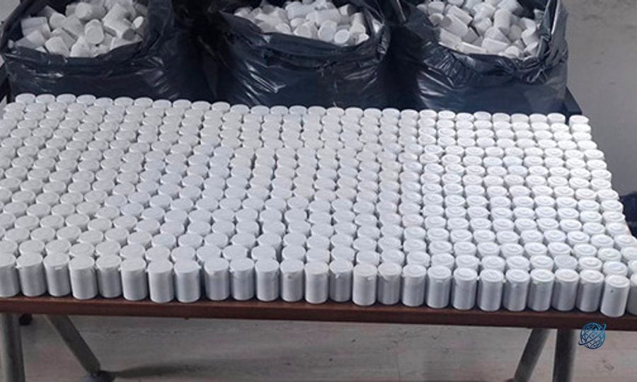 İzmir’de polisten kaçan şüphelinin aracından binlerce uyuşturucu hap çıktı