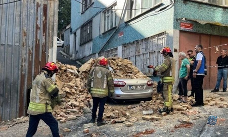 Beyoğlu’nda 2 katlı bina çöktü