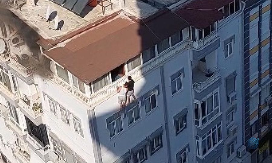 Antalya'da yangın: İki kişi son anda kurtarıldı
