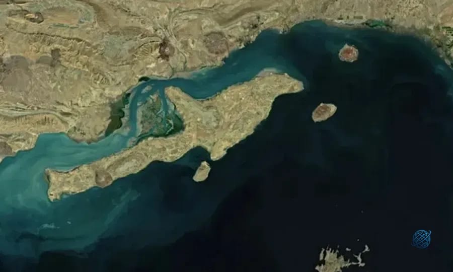ABD Keşm Adası'nı füzelerle hedef aldı