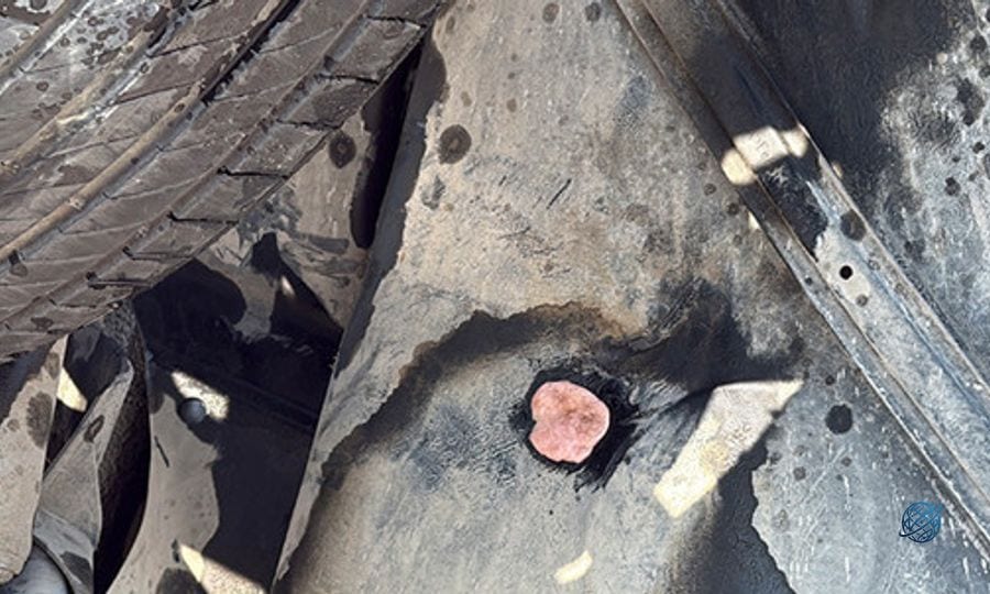 Adapazarı'nda yan yatan araçta yangın paniği! Depodaki sızıntıyı sakızla durdurdular