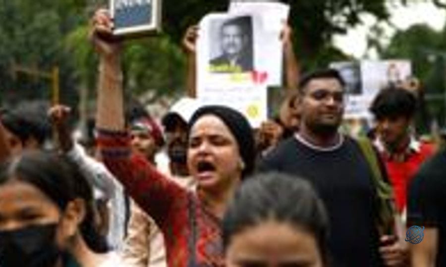 Police block thousands of 'cockroach' protesters marching on India's parliament