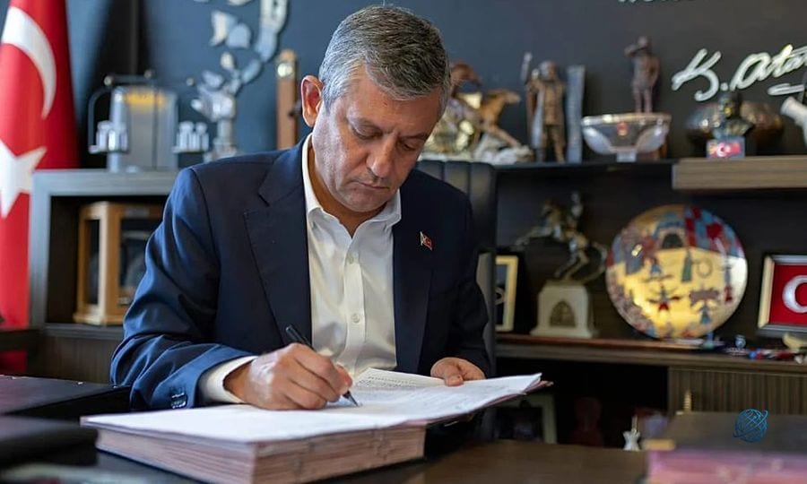 Özgür Özel ve 91 milletvekili CHP'den istifa etti: Yeni Parti kuruluyor