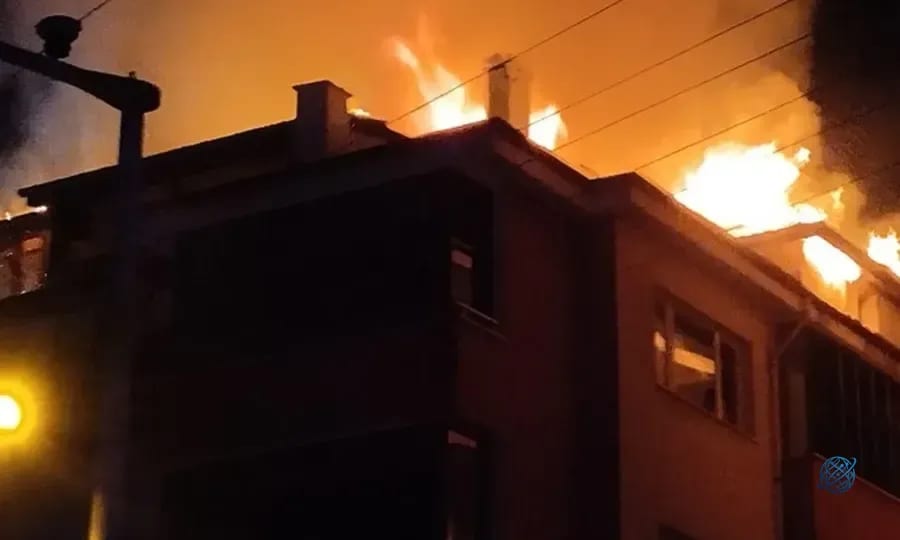 Bolu'da Tadilatlı Apartmanda Yangın: Patlama Sesleri Paniğe Yol Açtı